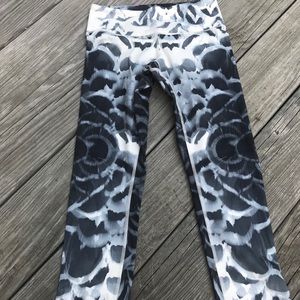 Lululemon pretty plume 4 *perfect placement!*